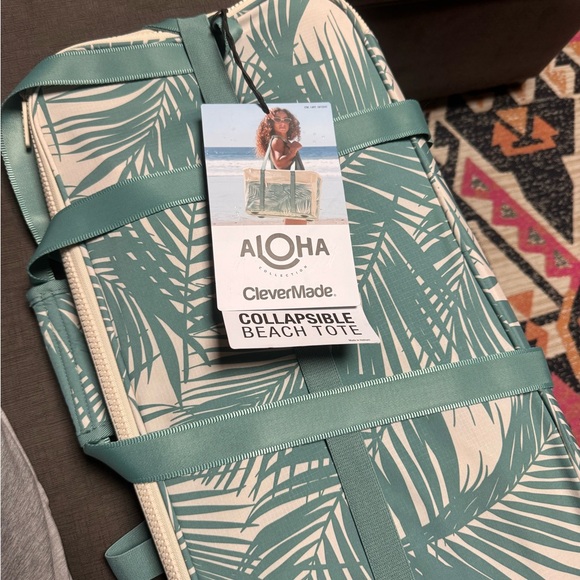 ALOHA Collection Handbags - ALOHA Collection Collapsible Beach Tote in Teal and Cream Palm Print